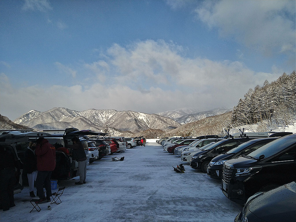 宝台樹スキー場の駐車場